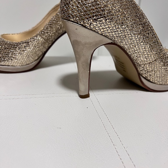 Bright Gold Peep Toe Heels Size 7.5 - Picture 8 of 8